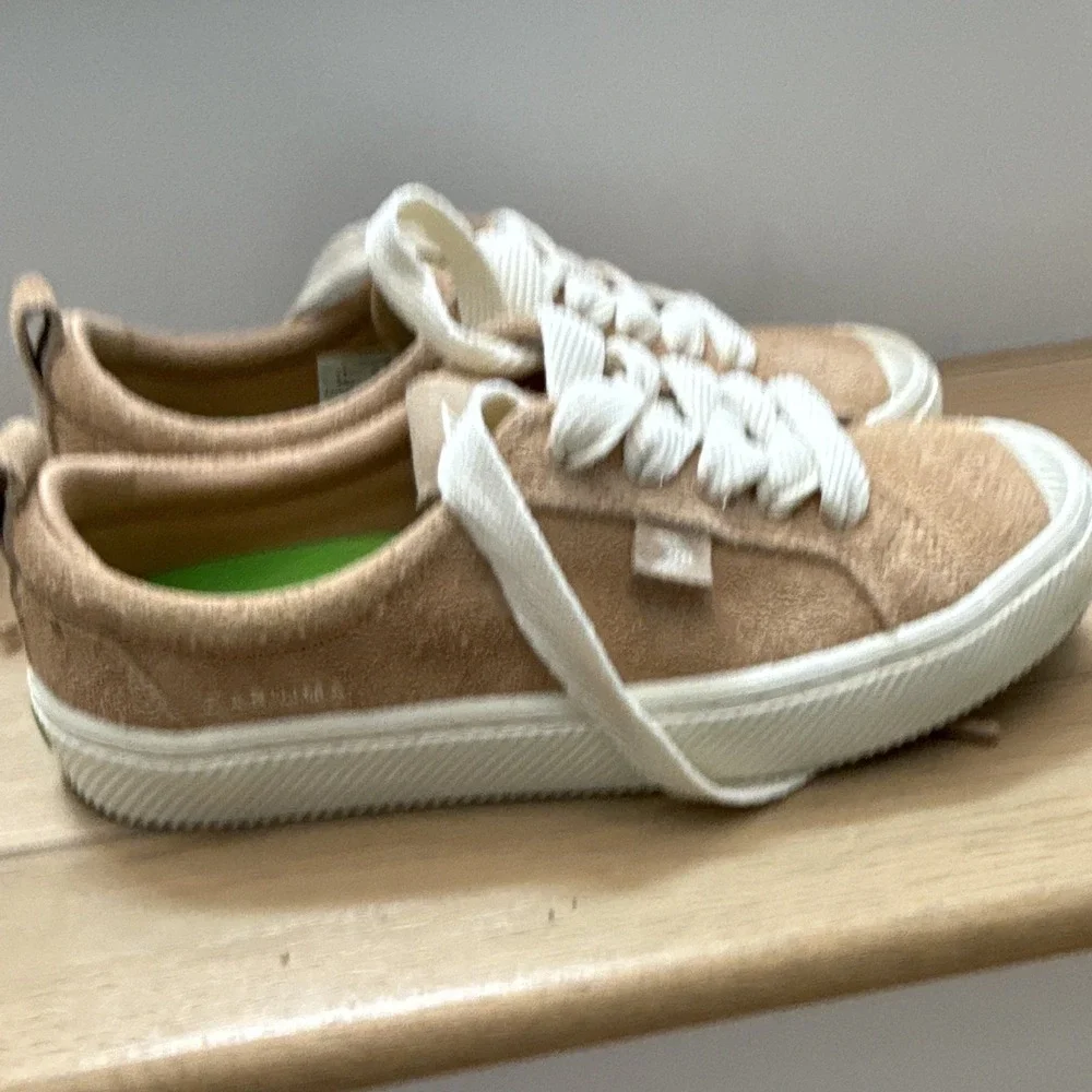 Cariuma Beige Suede Low Top Lace-Up Sneakers 100117N34W070